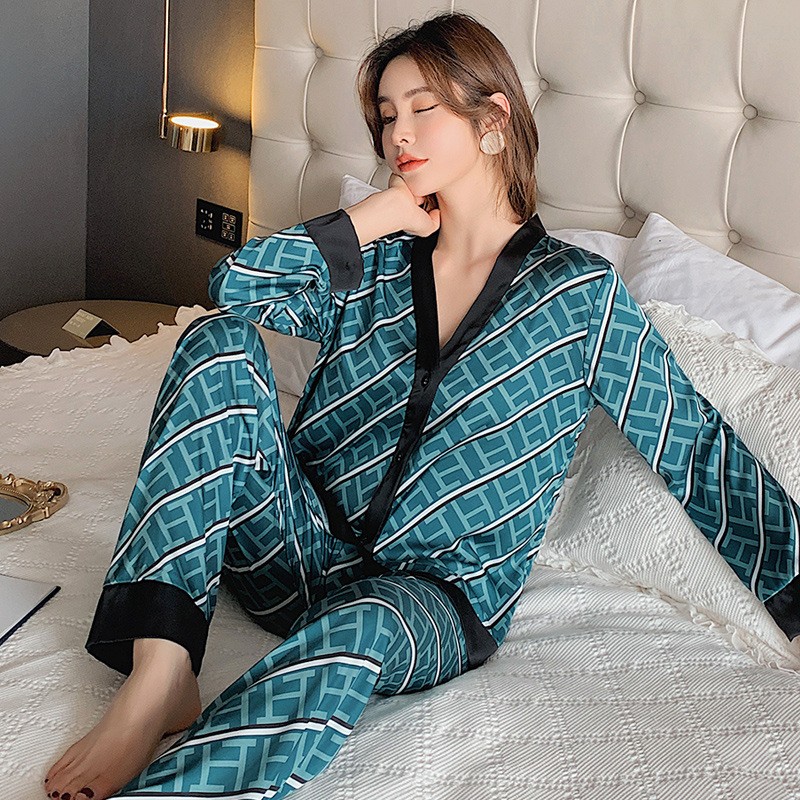 Pajamas Suit Women Satin Print - Summer House Clothing recension och pris